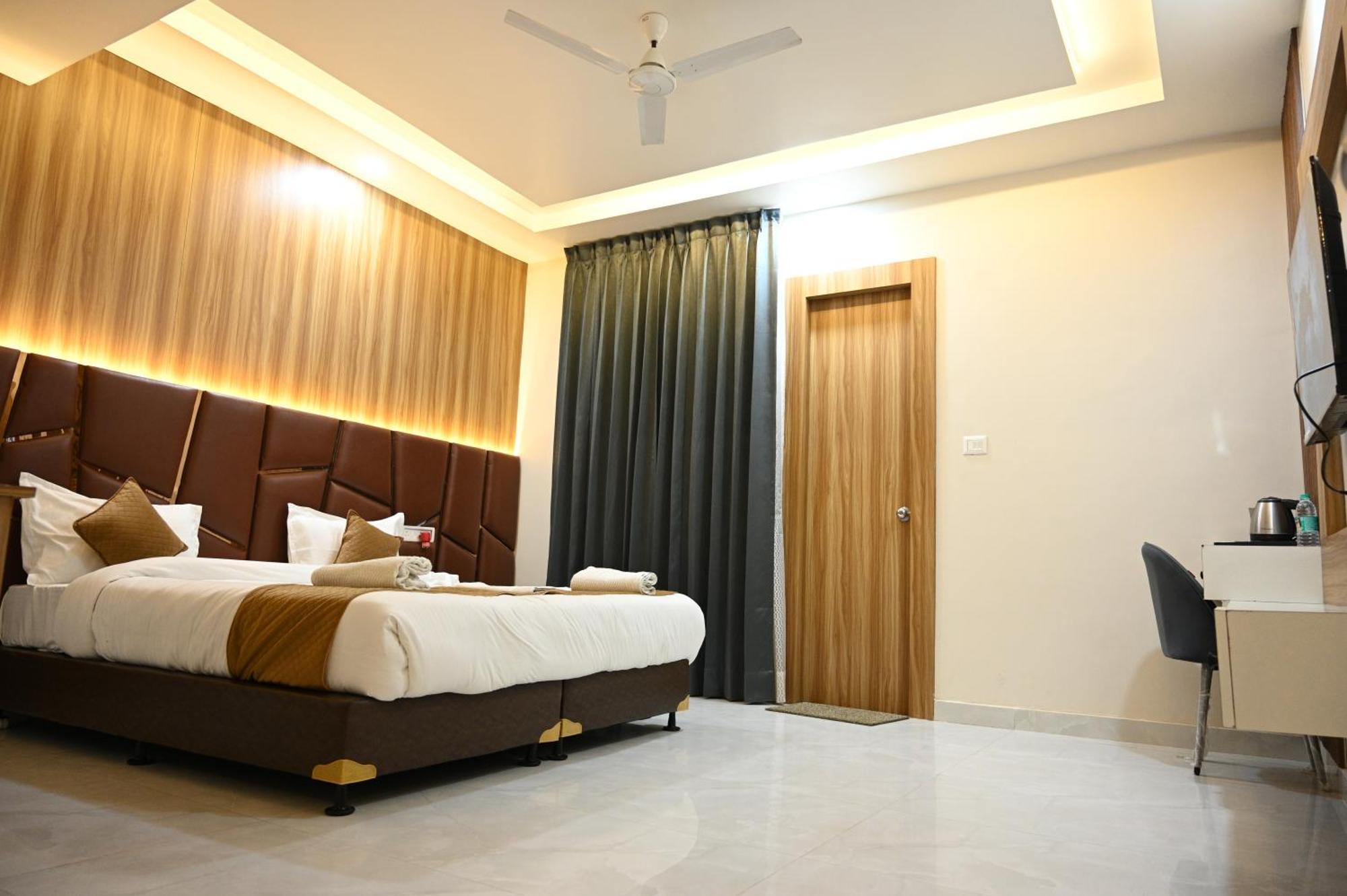 The Janki Hotel Ayodhya Bagian luar foto