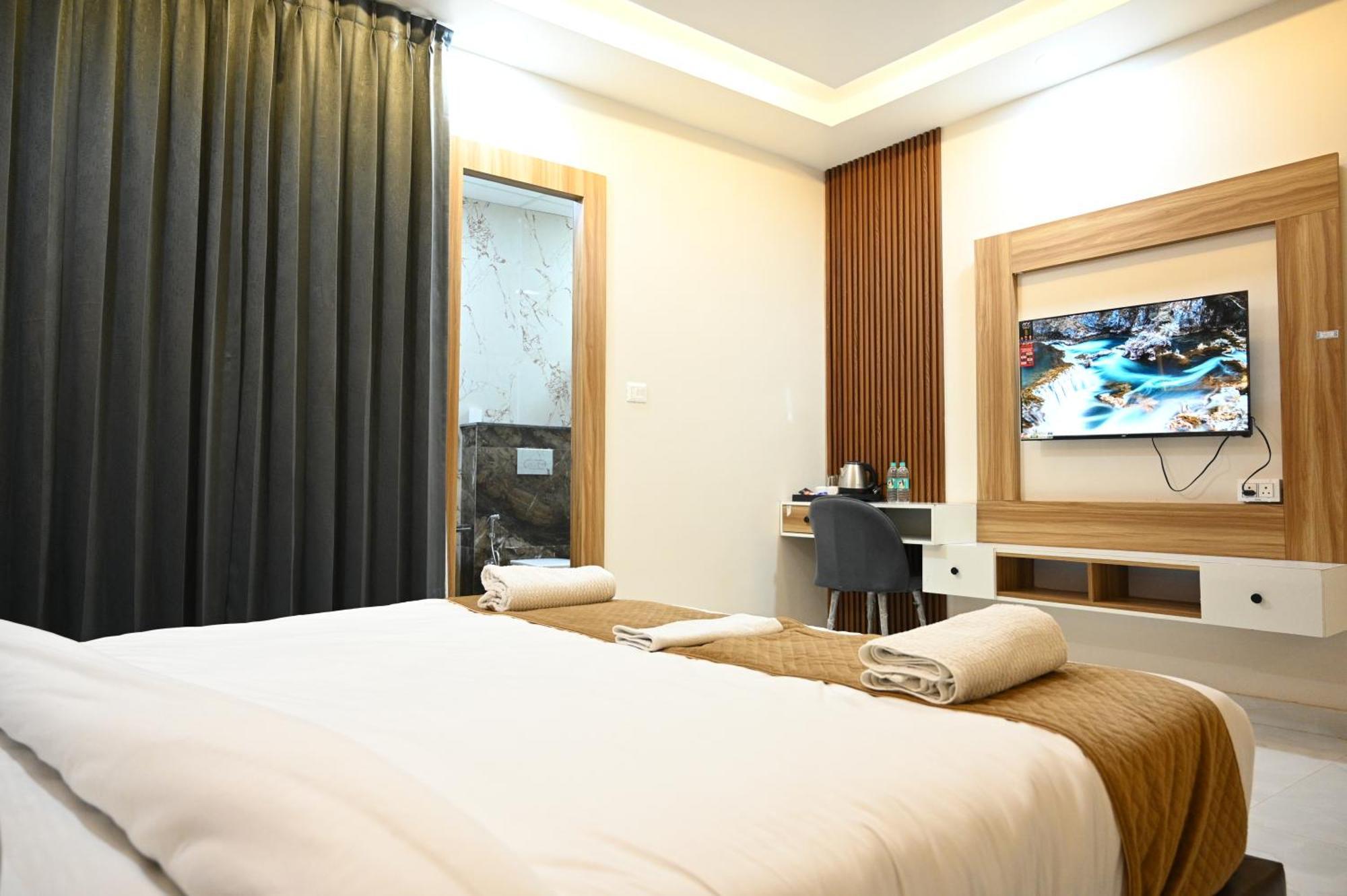 The Janki Hotel Ayodhya Bagian luar foto