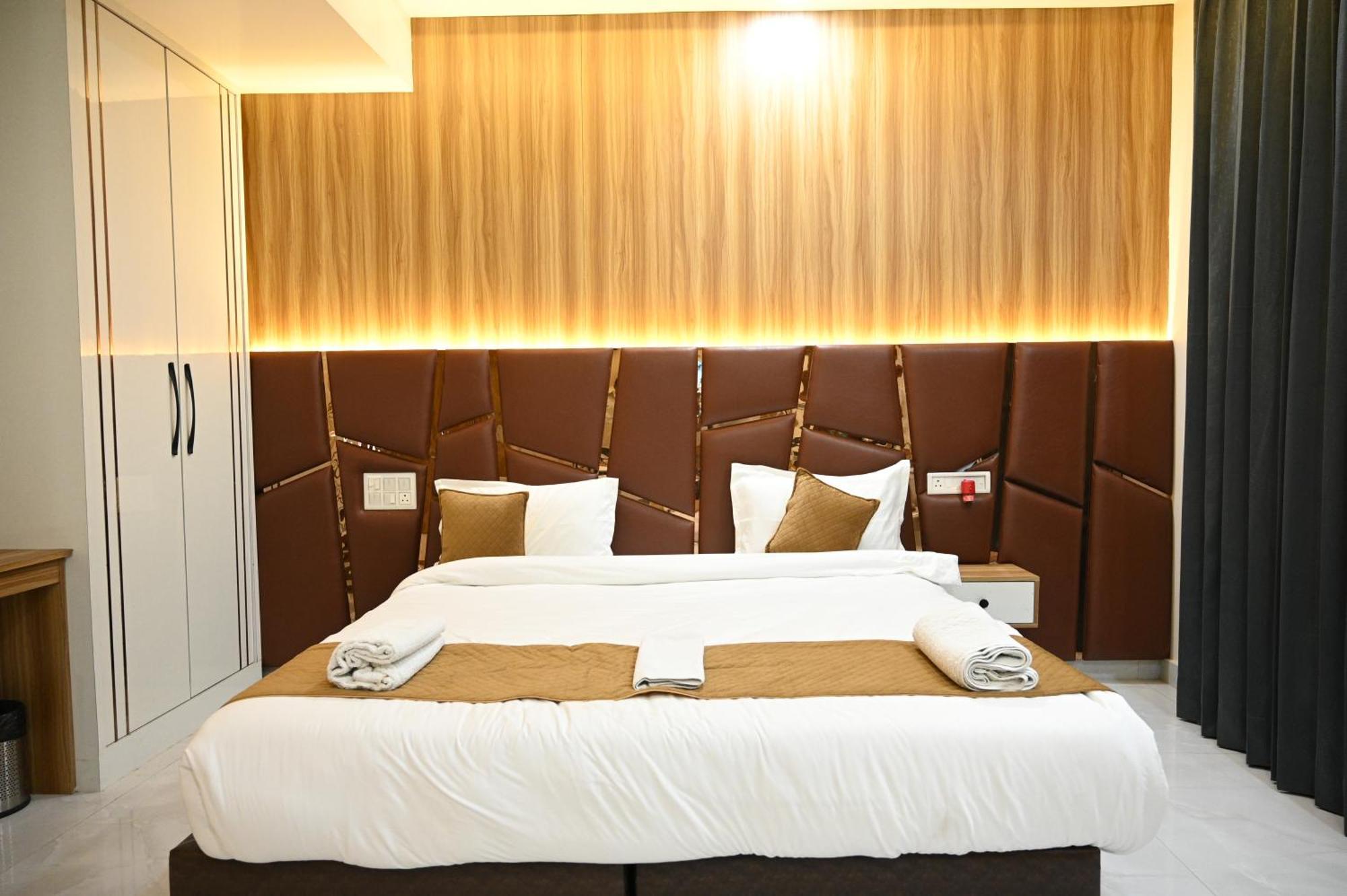 The Janki Hotel Ayodhya Bagian luar foto