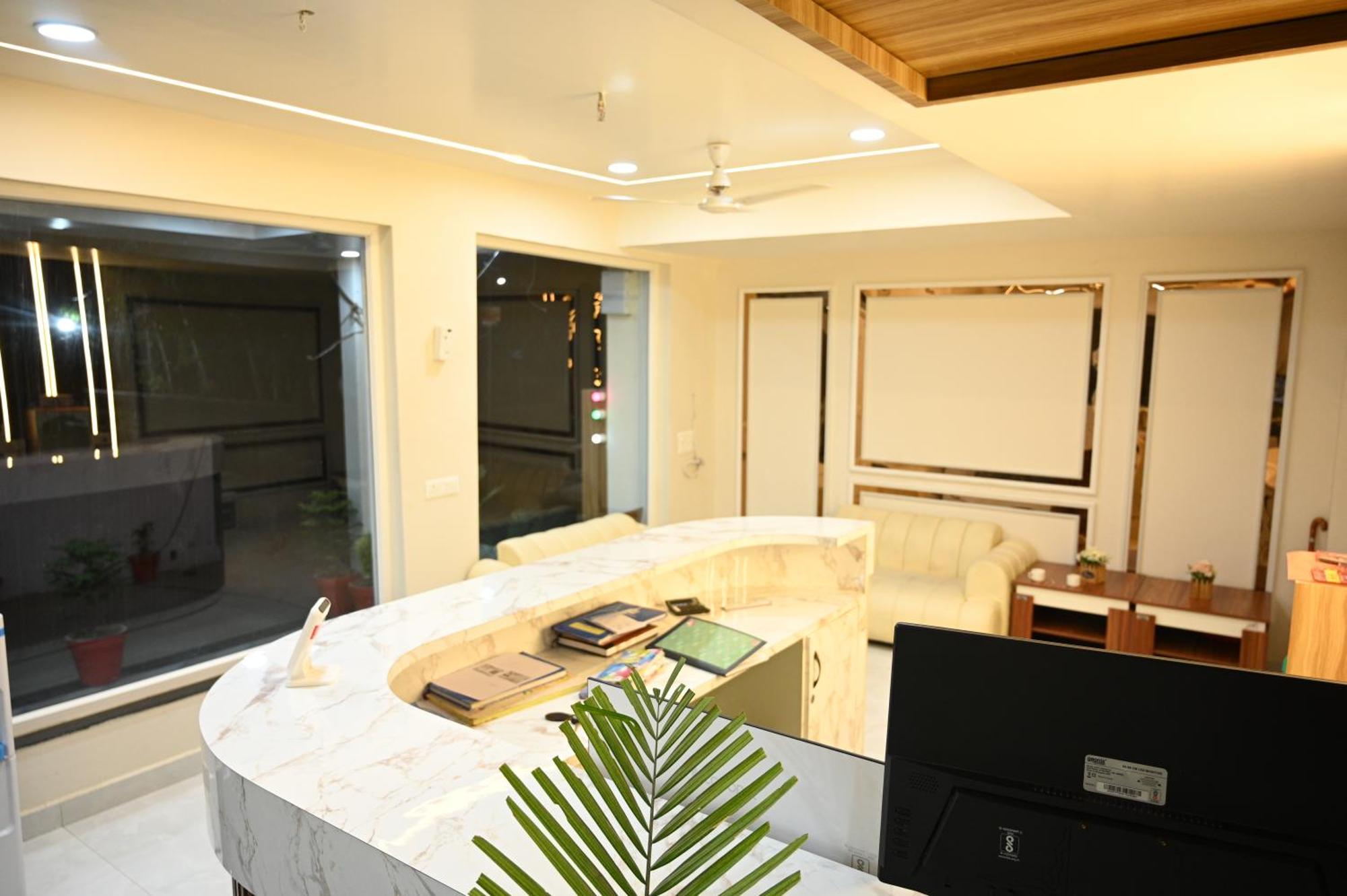 The Janki Hotel Ayodhya Bagian luar foto