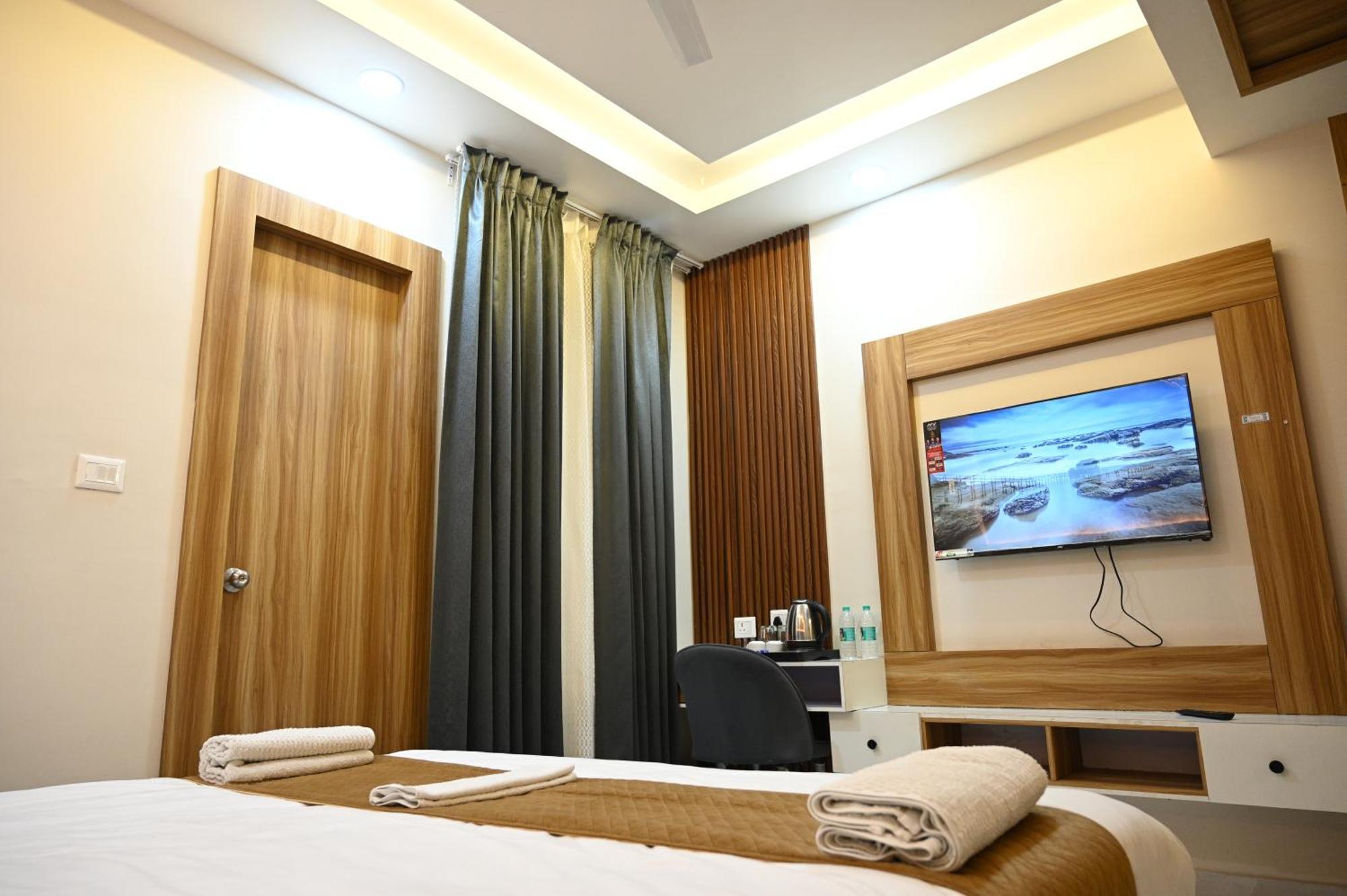The Janki Hotel Ayodhya Bagian luar foto