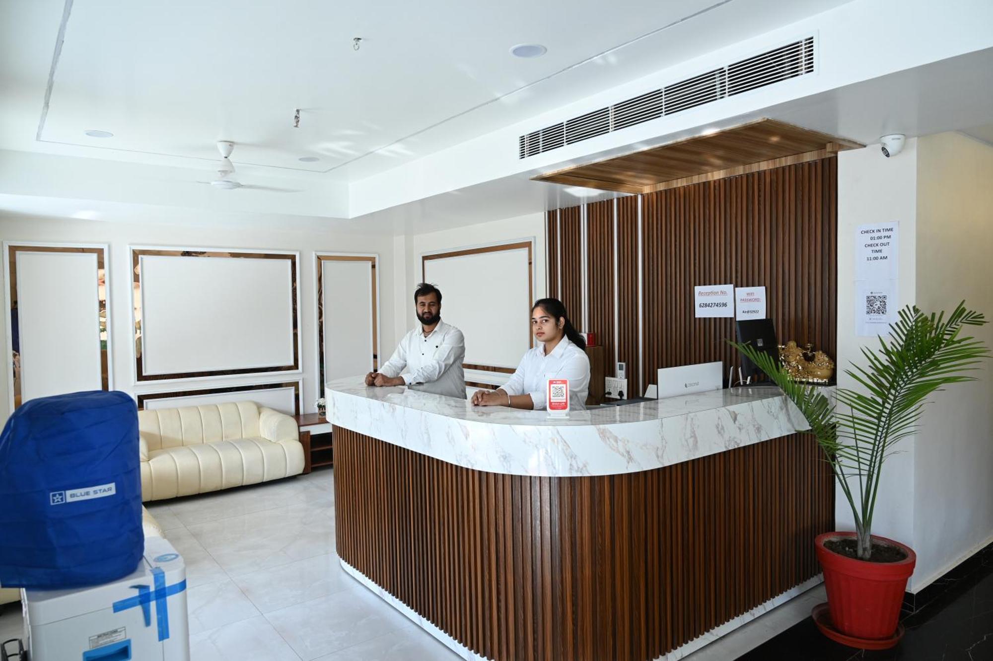 The Janki Hotel Ayodhya Bagian luar foto